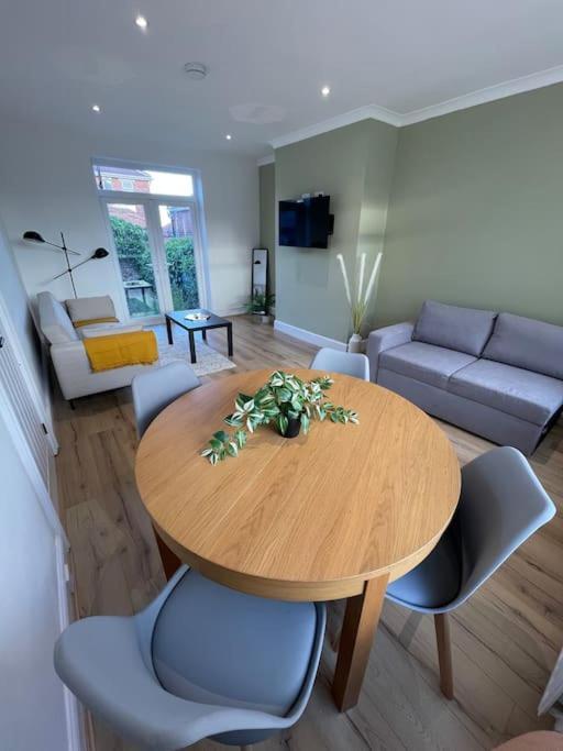 Whole House Modern Two Bedroom In Newcastle - Free Parking Newcastle upon Tyne Exterior foto